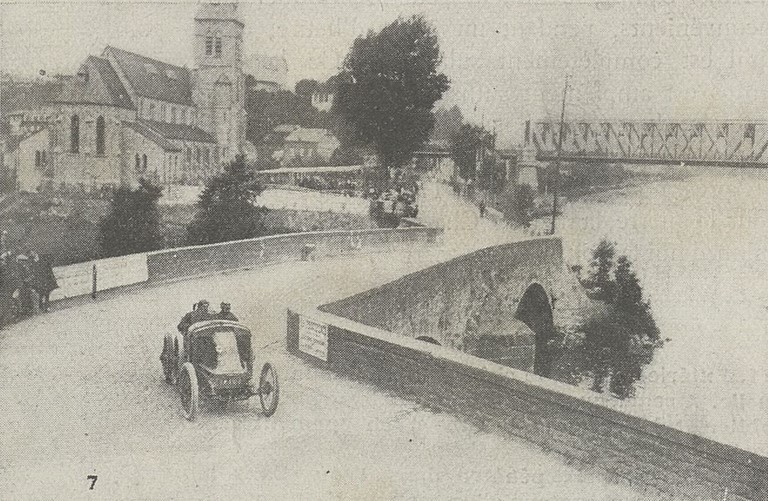 Champoiseau pilote Th. Schneider à Besançon